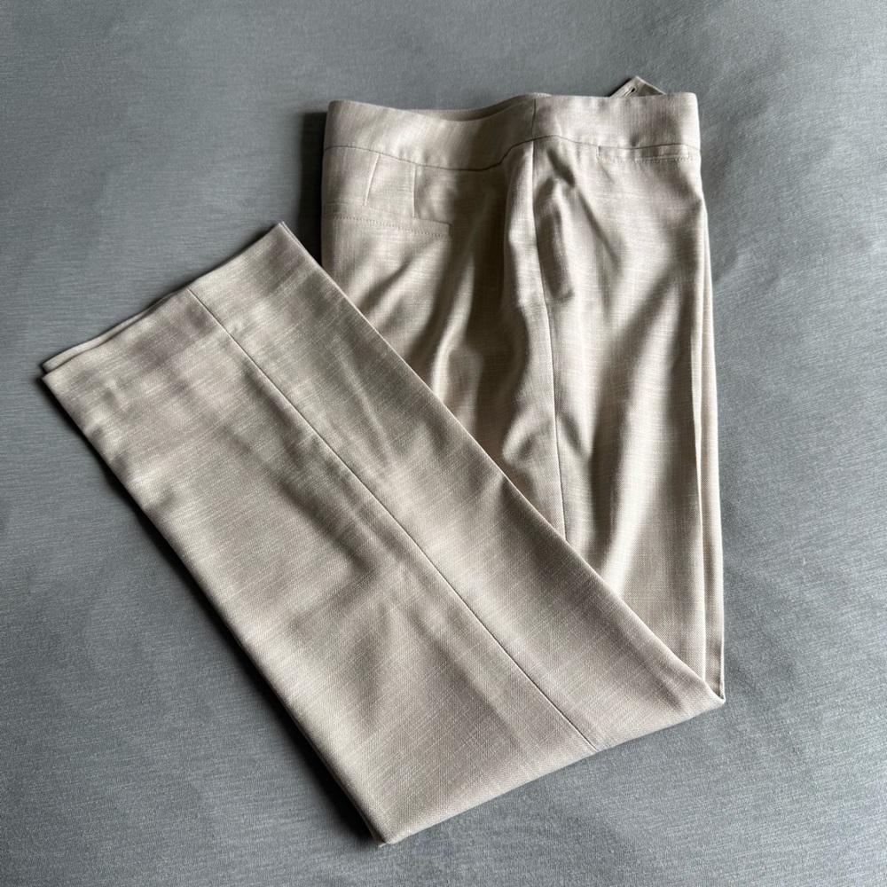 LIKE NEW White House Black Market Sleek Boot Cut Pant